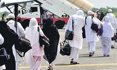 ഹജ്ജ്: വനിതാ സംഘങ്ങള്‍ യാത്ര തിരിച്ചു; അഞ്ച് വിമാനങ്ങളില്‍ പുറപ്പെട്ടത് 857 പേര്‍