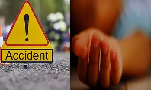 കുതിച്ചെത്തിയ കാർ ഡിവൈഡറിലിടിച്ച് കുത്തനെ മറിഞ്ഞു; തൊട്ടു പിന്നാലെ വന്ന ബസ് കാറിലേക്ക് ഇടിച്ചുകയറി വൻ അപകടം; കുഞ്ഞിന് ദാരുണാന്ത്യം; നടുക്കും കാഴ്ചകൾ കണ്ട് ഞെട്ടി നാട്ടുകാർ