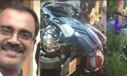 യു-ടേണ്‍ എടുത്ത കാര്‍ നിയന്ത്രണം വിട്ടു: വാഹനങ്ങള്‍ ഇടിച്ചു തകര്‍ത്തു; സ്‌കൂട്ടര്‍ യാത്രക്കാരന് ദാരുണാന്ത്യം; സംഭവം ചെങ്ങന്നൂര്‍ കല്ലിശേരിയില്‍