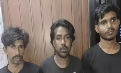 പകൽ സമയം ആക്രി പെറുക്കാനെത്തുമ്പോൾ സ്പോട്ട് നോക്കിവെയ്ക്കും; ആരും സംശയിക്കില്ല; പിന്നാലെ രാത്രി വീണ്ടുമെത്തി മോഷണം; പ്രതികളെ കൈയ്യോടെ പൊക്കി പോലീസ്