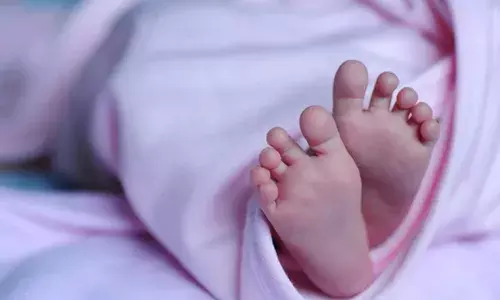 അച്ഛന്‍ ഓടിച്ച വാഹനം പിന്നിലേക്ക് എടുത്തപ്പോള്‍ അപകടം; പരിക്കേറ്റ് ചികിത്സയിലായിരുന്ന ഒന്നര വയസ്സുകാരി മരിച്ചു