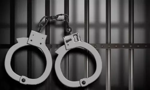 പടക്കംവെച്ച് കൊന്ന കാട്ടുപന്നിയെ ഇറച്ചിക്കായി വാഹനത്തില്‍ ഒളിപ്പിച്ചു കടത്താന്‍ ശ്രമം; പുനലൂര്‍ ബാറിലെ അഭിഭാഷകന്‍ പിടിയില്‍