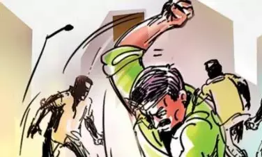 പതിനഞ്ച് പേരടങ്ങുന്ന സംഘം; ആയുധമുപയോഗിച്ച് അതിക്രൂരമായി മർദിച്ചു; പ്രശ്‌നം ഫുട്ബോൾ കളിക്കിടെയുണ്ടായ തർക്കം; 17-കാരന്‍റെ തലയ്ക്ക് മാരക പരിക്ക്