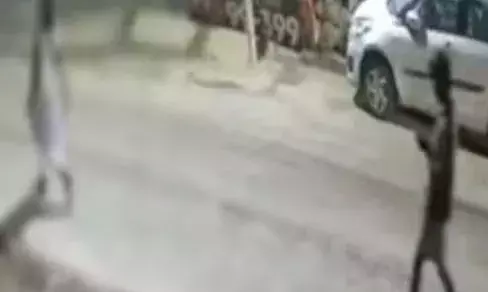 രാത്രി ജോലി കഴിഞ്ഞ് മടങ്ങിയ മലയാളി യുവതി; മദ്യപിച്ച് ബോധമില്ലാതെ പിന്തുടർന്നെത്തി ലൈംഗികതിക്രമം; ബഹളം കേട്ട് നാട്ടുകാർ ഓടിയെത്തി; പുലിവാല് പിടിച്ച് പോലീസ്