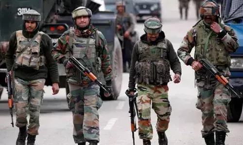 ജമ്മുകശ്മീരിലെ ബുധ്ഗാമില്‍ മൂന്ന് ഭീകരര്‍ പിടിയില്‍; പിസ്റ്റലും ഗ്രനേഡും കണ്ടെടുത്തു; പിടിയിലായത് ലഷ്‌കര്‍ ഇ ത്വയ്ബയുടെ ഓവര്‍ ഗ്രൗണ്ട് വര്‍ക്കേഴ്‌സ് ആയി പ്രവര്‍ത്തിക്കുന്നവര്‍