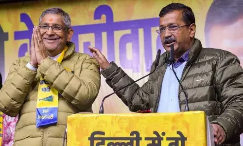 മുനിസിപ്പല്‍ തിരഞ്ഞെടുപ്പിന് മുമ്പ് കോണ്‍ഗ്രസ് വിട്ട് ആംആദ്മി പാര്‍ട്ടിയിലെത്തി; ഡല്‍ഹി നിയമസഭ തിരഞ്ഞെടുപ്പിലെ തോല്‍വിക്ക് പിന്നാലെ ആഭ്യന്തര കലഹം; പതിമൂന്ന് കൗണ്‍സിലര്‍മാര്‍ രാജിവച്ചു; പുതിയ പാര്‍ട്ടി പ്രഖ്യാപിച്ചു; ഡല്‍ഹിയില്‍ എഎപിക്ക് കനത്ത തിരിച്ചടി