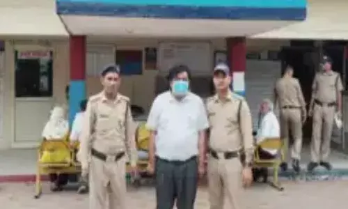 വൈവക്കായി ഡിഗ്രി വിദ്യാര്‍ത്ഥികളെ അടച്ചിട്ട മുറിയിലേക്ക് വിളിച്ചു വരുത്തി; ലൈംഗികമായി പീഡിപ്പിച്ചത് പന്ത്രണ്ട് വിദ്യാര്‍ത്ഥികളെ: ഫിസിക്‌സ് പ്രൊഫസര്‍ അറസ്റ്റില്‍