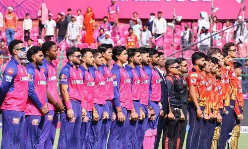 ദേശീയഗാനത്തിനൊപ്പം ഗാലറി ഒന്നടങ്കം എഴുന്നേറ്റു നിന്ന് സൈന്യത്തിന് ആദര്‍മര്‍പ്പിച്ചു; സ്റ്റേഡിയത്തിലെ സ്‌ക്രീനുകളില്‍ സായുധ സേനയ്ക്ക് നന്ദി എന്ന് തെളിഞ്ഞു; പഞ്ചാബ്-രാജസ്ഥാന്‍ മത്സരത്തിന് മുന്നോടിയായി സൈന്യത്തിന് ആദരമര്‍പ്പിച്ച് ടീം അംഗങ്ങള്‍