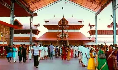 ഗുരുവായൂര്‍ ക്ഷേത്രത്തില്‍ 6.98 കോടി രൂപയുടെ ഭണ്ഡാര വരവ്; രണ്ടു കിലോ 505 ഗ്രാം സ്വര്‍ണവും കാണിക്കയായി ലഭിച്ചു