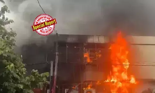 കോഴിക്കോട് പുതിയ ബസ്സ്റ്റാന്‍ഡിലെ കാലിക്കറ്റ് ടെക്സ്‌റ്റൈല്‍സില്‍ വന്‍ തീപിടിത്തം; ആളപായമില്ലെന്ന് സൂചന; ബസുകള്‍ മാറ്റി; സ്ഥലത്ത് നിന്നും ആള്‍ക്കാരെ ഒഴിപ്പിച്ചു; കടകള്‍ പൂട്ടി;  തീയണക്കാനുള്ള ശ്രമം തുടരുന്നു