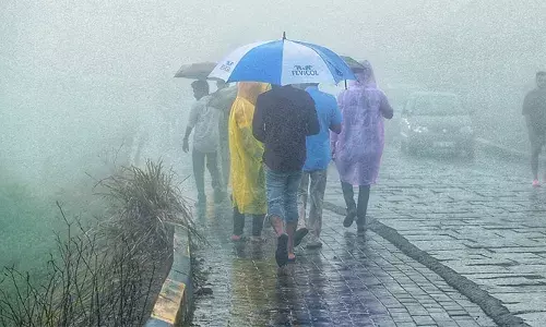 സംസ്ഥാനത്ത് വരും ദിവസങ്ങളില്‍ ശക്തമായ മഴയ്ക്ക് സാധ്യത; ഇന്ന് നാലും നാളെ അഞ്ചും ജില്ലകളില്‍ ഓറഞ്ച് അലേര്‍ട്ട്; തീരദേശങ്ങളിലും മലയോര പ്രദേശങ്ങളിലും ജാഗ്രതാ നിര്‍ദേശം