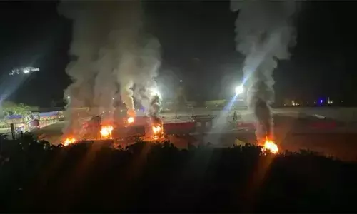 പിക്ക് അപ്പ് ഡ്രൈവറുടെ അപകടമരണം; അക്രമാസക്തരായ ആള്‍ക്കൂട്ടം മേഘാലയയില്‍ സിമന്റ് കമ്പനിയുടെ 15 ട്രക്കുകള്‍ കത്തിച്ചു