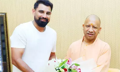 ക്രിക്കറ്റ് താരം മുഹമ്മദ് ഷമി യുപി മുഖ്യമന്ത്രി യോഗി ആദിത്യനാഥുമായി കൂടിക്കാഴ്ച നടത്തി; ചിത്രങ്ങള്‍ സോഷ്യല്‍ മീഡിയിയല്‍ പങ്കുവെച്ച യോഗി; രാഷ്ട്രീയത്തില്‍ പ്രവേശിക്കമോ എന്ന് ചോദ്യങ്ങള്‍