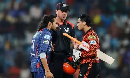 കളിക്കളത്തിലെ തര്‍ക്കത്തില്‍ താരങ്ങള്‍ക്കെതിരെ ബിസിസിഐയുടെ നടപടി; ദിഗ്‌വേഷ് രാതിക്ക് പിഴയും സസ്‌പെന്‍ഷനും; അഭിഷേക് ശര്‍മ്മശര്‍മയ്ക്ക് മാച്ച് ഫീയുടെ 25 ശതമാനം തുക പിഴയും