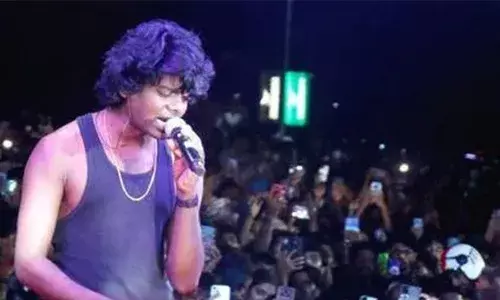 വേടന്റെ പരിപാടിക്കിടെ ഉണ്ടായ തിക്കിലും തിരക്കിലും നഗരസഭയ്ക്ക് നഷ്ടം ഒന്നരലക്ഷത്തിലധികം രൂപ; നഷ്ടപരിഹാരം ആവശ്യപ്പെട്ട് പട്ടികജാതി വികസന വകുപ്പിന് നോട്ടീസ് അയച്ച് നഗരസഭ