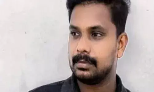 കൊല്ലത്ത് യുവാവിനെ കുത്തിക്കൊന്നു; ഒപ്പമുണ്ടായിരുന്ന സുഹൃത്ത് പരിക്കുകളോടെ ആശുപത്രിയില്‍; ആക്രമണത്തിന് പിന്നില്‍ മുന്‍വൈരാഗ്യം: മൂന്ന് പേര്‍ കസ്റ്റഡിയിലെന്ന് സൂചന