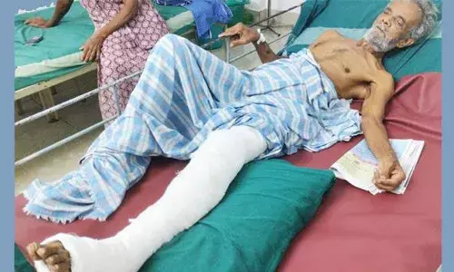 എഴുപത്തിയാറുകാരന്റെ കാല്‍ അടിച്ചു തകര്‍ത്ത മകനെതിരേ കേസെടുത്ത് പയ്യന്നൂര്‍ പോലീസ്; അടിയ്ക്ക് കാരണം കുടുംബ സ്വത്ത് വീതം വയ്ക്കുന്ന തര്‍ക്കം