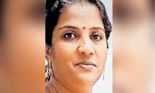 ചൂര മീന്‍ കറി കഴിച്ചു; ഛര്‍ദിയെത്തുടര്‍ന്ന് ആശുപത്രിയില്‍ പ്രവേശിപ്പിച്ച സ്വകാര്യ ബാങ്ക് ജീവനക്കാരി മരിച്ചു; ഭര്‍ത്താവും മകനും ആശുപത്രിയില്‍: ഭക്ഷ്യ വിഷബാധയെന്ന് സംശയം