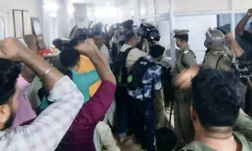 തളിപറമ്പ് കുപ്പത്തെദേശീയപാത നിർമാണത്തിലെ ക്രമക്കേടിൽ പ്രതിഷേധം; മേഘ കൺസ്ട്രക്ഷൻസ് കമ്പിനിയുടെ ഓഫീസ് ഡി.വൈ.എഫ്.ഐ പ്രവർത്തകർ അടിച്ചു തകർത്തു