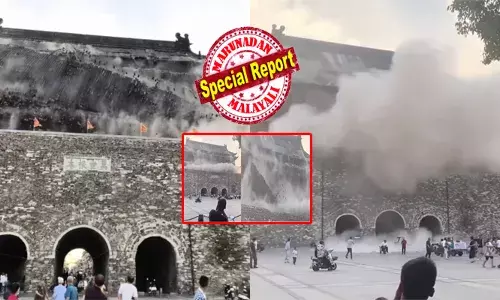 അവധിക്കാല ലഹരിയിൽ ഓടി കളിക്കുന്ന കുട്ടികൾ; പരസ്പ്പരം സംസാരിച്ച് നടക്കുന്ന കുടുംബങ്ങൾ; പൊടുന്നനെ ഭൂകമ്പം പോലെ കുലുക്കം; ആളുകൾ നിലവിളിച്ചോടി; ചൈനയിലെ പെങ്‌യാങ് ടവർ തകർന്നു വീണു; ഗോപുരത്തിന്റെ ഓടുകൾ വൻ ശബ്ദത്തിൽ നിലംപതിച്ചു; പൊടി മണ്ണിൽ മുങ്ങി പ്രദേശം; പേടിപ്പെടുത്തുന്ന ദൃശ്യങ്ങൾ പുറത്ത്!