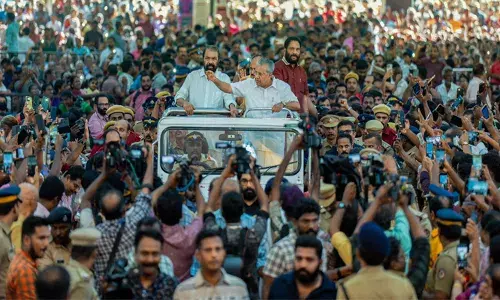 യുഡിഎഫും ബിജെപിയും നാട്ടില്‍ എന്തോ സംഭവിച്ചു എന്ന മട്ടില്‍ ആഘോഷിക്കുകയാണ്; ദേശീയപാത വികസനം യഥാര്‍ഥ്യമാകാന്‍ കാരണം ഇടത് സര്‍ക്കാര്‍; ദേശീയ പാത ആകെ തകരാറില്‍ എന്ന് കരുതേണ്ട; നേട്ടങ്ങള്‍ എണ്ണി പറഞ്ഞുകൊണ്ട് പ്രോഗ്രസ് റിപ്പോര്‍ട്ട് പ്രകാശനം ചെയ്ത് മുഖ്യമന്ത്രി