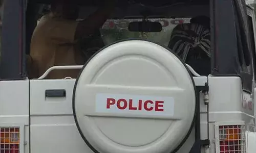 രഹസ്യ വിവരത്തിന്റെ അടിസ്ഥാനത്തിൽ പരിശോധന; ലോറിയിൽ ദുരൂഹത നിറച്ച് ചാക്ക് കെട്ടുകൾ; പൊക്കിയത് 125 കിലോ കഞ്ചാവ്; നാല് പേർ പിടിയിൽ