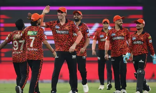 20 റണ്‍സിനിടെ വീഴ്ത്തിയത് 6 വിക്കറ്റുകള്‍; ടേബിള്‍ ടോപ്പറെന്ന ബംഗളുരുവിന്റെ മോഹത്തിന് കടിഞ്ഞാണിട്ട് ഹൈദരാബാദ്; ആര്‍സിബിയെ വീഴ്ത്തിയത് 42 റണ്‍സിന്; മൂന്നു വിക്കറ്റുമായി തിളങ്ങി കമ്മിന്‍സ്