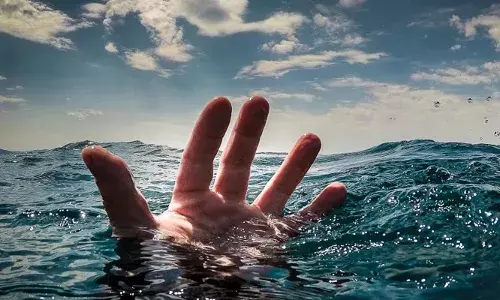 കാഞ്ഞിരപ്പുഴയിൽ മണൽ വാരുന്നതിനിടെ അപകടം; വഞ്ചി മറിഞ്ഞ് രണ്ട് പേരെ കാണാതായി; സ്‌കൂബ ടീം സ്ഥലത്തെത്തി; തിരച്ചിൽ തുടരുന്നു