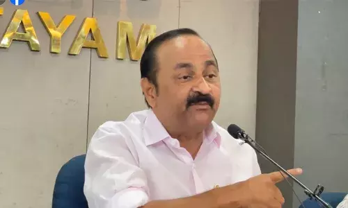 യു.ഡി.എഫിന്റെ അടിത്തറ വിപുലപ്പെടുത്തും; വിസ്മയം ഉണ്ടാക്കുന്ന പ്രഖ്യാപനങ്ങള്‍ വരും ദിവസങ്ങളില്‍ ഉണ്ടാകുമെന്ന് പ്രതിപക്ഷ നേതാവ്;   സ്വയം പുകഴ്ത്തല്‍ പ്രോഗ്രസ് റിപ്പോര്‍ട്ട് ഇറക്കി ജനങ്ങളെ കബളിപ്പിക്കാമെന്ന് സര്‍ക്കാര്‍ കരുതേണ്ട; സംസ്ഥാനം കടക്കെണിയില്‍ അല്ലെന്ന മുഖ്യമന്ത്രിയുടെ വാദം അസംബന്ധമെന്നും വി ഡി സതീശന്‍
