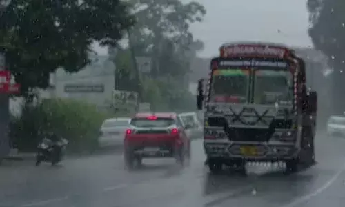 സംസ്ഥാനത്ത് കാലവര്‍ഷം പ്രതീക്ഷിച്ചതിനേക്കാള്‍ മുന്നേ; അതിതീവ്രമായ മഴയില്‍ മൂന്ന് പേര്‍ മരിച്ചു; അടുത്ത ഏഴ് ദിവസം അതീവ ജാഗ്രതാ നിര്‍ദ്ദേശം; കെഎസ്ഇബിക്ക് മാത്രം 27 കോടി രൂപയുടെ നഷ്ടം