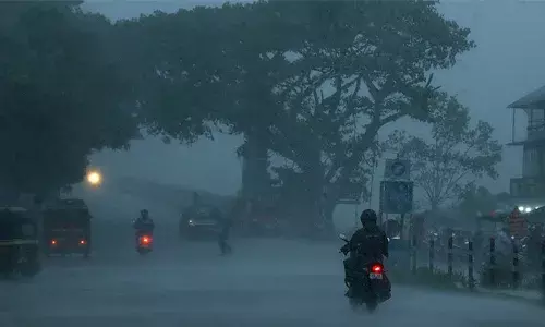 സംസ്ഥാനത്ത് ഇന്ന് അതിതീവ്ര മഴ മുന്നറിയിപ്പ്; അഞ്ച് ജില്ലകളില്‍ റെഡ് അലര്‍ട്ട്; ഇടിമിന്നലിനും മണിക്കൂറില്‍ 50 കിലോമീറ്റര്‍ വരെ ശക്തമായ കാറ്റിനും സാധ്യത; മത്സ്യബന്ധനത്ത് വിലക്ക്; കള്ളക്കടല്‍ പ്രതിഭാസത്തിനും സാധ്യത
