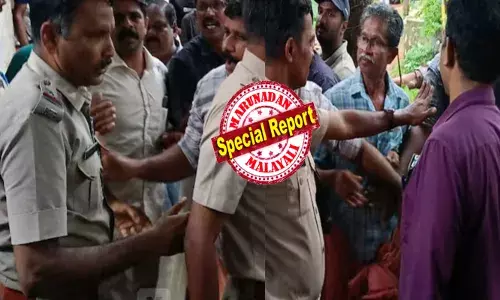 സാറെ...അവന്റെ മുഖം എന്തിന് മറയ്ക്കണേ..; കരണം നോക്കി ഒന്ന് പൊട്ടിക്ക് ചേട്ടാ..; നീ എന്തിനാടാ കൊച്ചിനെ കൊന്നത്..!; തെളിവെടുപ്പിനായി ആ പ്രതിയെ വീട്ടിലെത്തിച്ചതും ആക്രോശിച്ചെത്തി നാട്ടുകാർ; സ്ത്രീകൾ അടക്കം സംഘടിച്ചെത്തി; പ്രദേശവാസികൾ തമ്മിൽ ഉന്തും തള്ളും; പോലീസിന് തലവേദന; മറ്റക്കുഴിയിലെ മൂന്ന് വയസ്സുകാരിയുടെ മരണത്തിൽ എങ്ങും രോഷം മാത്രം!