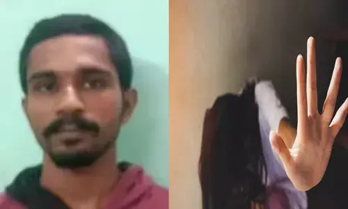 അമ്മയോടൊപ്പം നടന്നുവരുന്നത് നോക്കിവെച്ചു; പിന്നിലൂടെയെത്തി പെൺകുട്ടിയെ കയറിപ്പിടിക്കാൻ ശ്രമം; നിലവിളി കേട്ട് നാട്ടുകാർ ഓടിയെത്തി; കേസിൽ 22-കാരൻ പിടിയിൽ