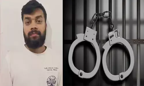 ബസ് സ്റ്റാൻഡിൽ നിന്ന് കറക്കം; മുഖത്ത് നല്ല കള്ളലക്ഷണം; വായനാട്ടിൽ മദ്യം കടത്തുന്നതിനിടെ യുവാവിനെ പൊക്കി പോലീസ്