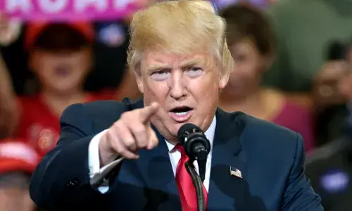 വീരമൃത്യു വരിച്ച സൈനികരെ ആദരിക്കുന്ന ചടങ്ങില് ബൈഡനെയും ജഡ്ജിമാരെയും കടന്നാക്രമിച്ചു ട്രംപ് വീരമൃത്യു വരിച്ച സൈനികരെ ആദരിക്കുന്ന ചടങ്ങില് ബൈഡനെയും ജഡ്ജിമാരെയും കടന്നാക്രമിച്ചു ട്രംപ്