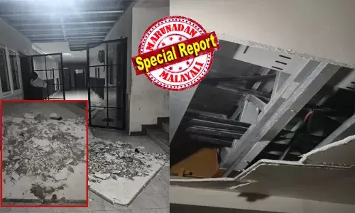 ലൈഫ് മിഷൻ ഫ്ലാറ്റ് സമുച്ചയ നിർമാണത്തിൽ അഴിമതി; ഉദ്ഘാടനം കഴിഞ്ഞ് രണ്ട് വർഷം പിന്നിടുമ്പോൾ കെട്ടിടത്തിന്റെ സീലിങ് അടർന്ന് വീണു; സമുച്ചയത്തിന്റെ നിർമ്മാണം മനുഷ്യവാസത്തിന് അനുയോജ്യമല്ലെന്ന് വിദഗ്ദ്ധർ; ഫ്ലാറ്റിലേക്കുള്ള റോഡും പൊട്ടിപ്പൊളിഞ്ഞ നിലയിൽ; കരിമണ്ണൂരിലെ ഫ്ലാറ്റ് നിർമാണത്തിലെ അപാകവും അഴിമതിയും അന്വേഷിക്കണമെന്ന ആവശ്യം ശക്തം