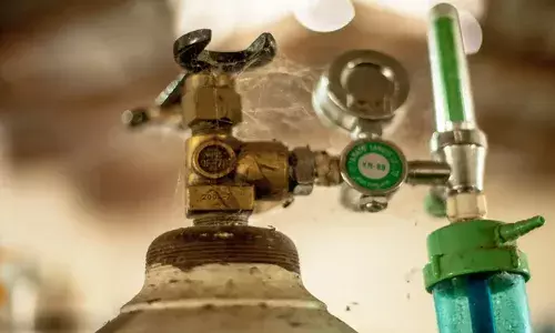 ദിവസങ്ങളായി വീട്ടില്‍ വൈദ്യുതി ഇല്ല; ജീവന്‍ നിലനിര്‍ത്താന്‍ ജനറേറ്ററിന്റെ സഹായംതേടി വീട്ടമ്മ