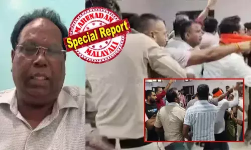 രണ്ട് വർഷമായി കുട്ടികളുടെ ഫീസ് നൽകിയിരുന്നില്ല; ഫീസ് നൽകിയാൽ ടിസി നൽകാമെന്ന് പറഞ്ഞതിൽ പ്രതികാരം; മതപരിവർത്തനം ആരോപിച്ച്  മലയാളി പാസ്റ്റർക്കും കുടുംബത്തിനും നേരെ ബജ്റംഗ് ദൾ പ്രവർത്തകരുടെ ആക്രമണം; കള്ളക്കേസിൽ കുടുക്കാൻ ശ്രമം; വീടും സ്‌കൂളും ഉപേക്ഷിച്ച് നാട്ടിലേക്ക് മടങ്ങാനൊരുങ്ങി മലയാളി പാസ്റ്ററും കുടുംബവും