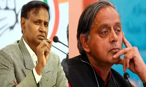 ഇന്ത്യയിൽ തിരിച്ചെത്തും മുൻപ് തന്നെ അദ്ദേഹത്തെ വിദേശകാര്യ മന്ത്രി ആക്കുമെന്നാണ് തോന്നുന്നത്; നേട്ടങ്ങൾ നൽകിയ പാർട്ടിയോട് ഒരു ആത്മാർത്ഥതയും ഇല്ല; തരൂരിനെ രൂക്ഷമായി വിമർശിച്ച് ഉദിത് രാജ്