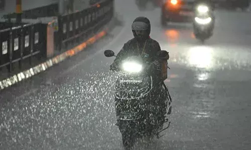 ബംഗാള്‍ ഉള്‍ക്കടലിലെ ന്യൂനമര്‍ദം ശക്തി പ്രാപിച്ചു; കേരളത്തില്‍ അതിതീവ്ര മഴ തുടരും: നാല് ജില്ലകളില്‍ ഇന്ന് റെഡ് അലേര്‍ട്ട്: ആറ് ജില്ലകളിലെ വിദ്യാഭ്യാസ സ്ഥാപനങ്ങള്‍ക്ക് ഇന്ന് വധി