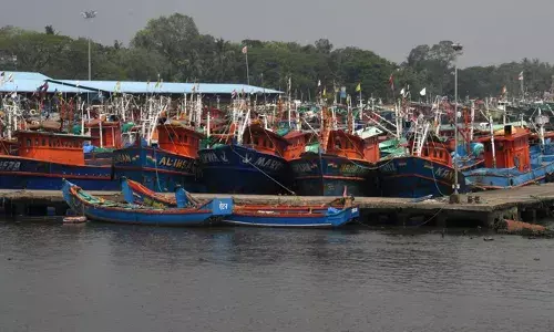 സംസ്ഥാനത്തു ജൂണ്‍ ഒന്‍പത് മുതല്‍ ട്രോളിങ് നിരോധനം; തീരദേശ ജില്ലകളിലെല്ലാം 24 മണിക്കൂറും പ്രവര്‍ത്തിക്കുന്ന കണ്‍ട്രോള്‍ റൂം തുറന്നു