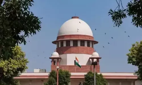 രണ്ടുകൈയും ചേര്‍ന്നാലേ കൈയടിക്കാനാകൂ; നാല്പതുകാരിയെ ബലാത്സംഗം ചെയ്‌തെന്ന കേസില്‍ പ്രതിക്ക് ഇടക്കാല ജാമ്യം അനുവദിച്ച് സുപ്രീംകോടതി