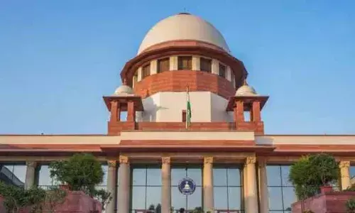 ഏഴുതവണയാണ് ജമ്മുവിലേക്കു പോയത്; രണ്ടുകൈയും ചേര്‍ന്നാലേ കൈയടിക്കാനാകൂ;  40കാരിയെ ബലാത്സംഗം ചെയ്‌തെന്ന കേസില്‍ 23കാരനായ യുവാവിന് ഇടക്കാലജാമ്യം നല്‍കി സുപ്രീംകോടതി