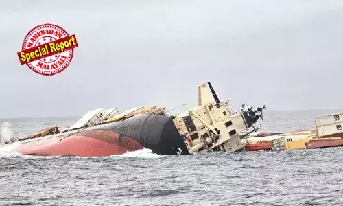 കണ്ടെയ്‌നറുകള്‍ അടക്കം അവശിഷ്ടങ്ങള്‍ ഒഴുകി നടക്കുന്നതും ഇന്ധന ചോര്‍ച്ചയും പാരിസ്ഥിതിക ഭീഷണി; കപ്പല്‍ മുങ്ങിയ സംഭവം സംസ്ഥാന ദുരന്തമായി പ്രഖ്യാപിച്ചു; ശക്തികുളങ്ങരയില്‍ തീരത്തടിഞ്ഞ കണ്ടെയ്‌നറില്‍ തീപിടിത്തം; പ്രദേശത്താകെ പുക