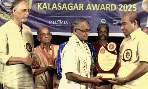 കലാമണ്ഡലം കൃഷ്ണന്കുട്ടി പൊതുവാളിനെ അനുസ്മരിച് കലാലോകം; നൂറ്റിയൊന്നാം ജന്മദിനാഘോഷവും കലാസാഗര് പുരസ്കാര സമര്പ്പണവും നടന്നു കലാമണ്ഡലം കൃഷ്ണന്കുട്ടി പൊതുവാളിനെ അനുസ്മരിച് കലാലോകം; നൂറ്റിയൊന്നാം ജന്മദിനാഘോഷവും കലാസാഗര് പുരസ്കാര സമര്പ്പണവും നടന്നു