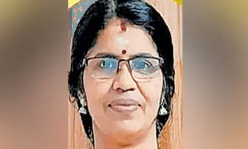 സ്‌കൂളില്‍ ക്ലാസെടുക്കുന്നതിനിടെ അധ്യാപിക കുഴഞ്ഞുവീണു മരിച്ചു; 49കാരിയുടെ മരണം കൈറ്റ്‌സ് പദ്ധതിയുടെ ഭാഗമായി വിദ്യാര്‍ഥികള്‍ക്കു കംപ്യൂട്ടര്‍ പരിശീലന ക്ലാസെടുക്കുന്നതിനിടെ