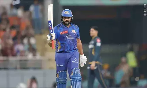 തകര്‍പ്പന്‍ തുടക്കം നല്‍കി ബെയര്‍സ്റ്റോ; പതിയെ തുടങ്ങി കത്തിക്കയറി അര്‍ദ്ധശതകവുമായി ഹിറ്റ്മാനും; എലിമിനേറ്ററില്‍ ഗുജറാത്തിനെതിരെ കൂറ്റന്‍ സ്‌കോര്‍ ഉയര്‍ത്തി മുംബൈ; ഗില്ലിനും സംഘത്തിനും ലക്ഷ്യം 229 റണ്‍സ്