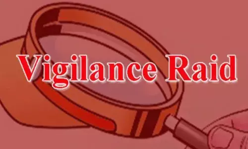 ഇന്നു വിരമിക്കാനിരിക്കെ കോര്‍പറേഷന്‍ സൂപ്രണ്ടിങ് എന്‍ജിനീയറുടെ വീട്ടില്‍ വിജിലന്‍സ് റെയ്ഡ്; 57 ലക്ഷത്തോളം രൂപയുടെ അനധികൃത സ്വത്ത് സമ്പാദിച്ചതായി വിവരം: ഓഫിസിലും വീടുകളിലും ഒരേ സമയം നടത്തിയ റെയ്ഡില്‍ ലക്ഷങ്ങളുടെ സ്വത്തുക്കള്‍ കണ്ടെത്തി