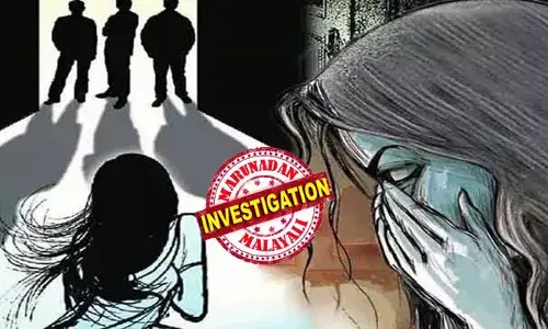 കട തുടങ്ങാൻ സ്ഥലം അന്വേഷിക്കാനെത്തിയപ്പോൾ ബോധം കെടുത്തി കൂട്ടബലാത്സംഗത്തിന് ഇരയാക്കി; ആശ്രമത്തിലെ മുഖ്യ പുരോഹിതൻ ഉൾപ്പെടെ 4 പേർക്കെതിരെ പരാതിയുമായി ദേശീയ തയ്ക്വാൻഡോ താരം; പീഡനം നടന്നെന്ന് പറയുന്ന സമയം കുംഭമേളയിൽ പങ്കെടുക്കുകയായിരുന്നുവെന്ന് പുരോഹിതൻ; വീഡിയോ ദൃശ്യങ്ങൾ കേന്ദ്രീകരിച്ച് അന്വേഷണം