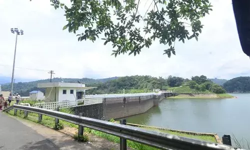 ജലനിരപ്പ് താഴ്ന്നു; രണ്ട് ഡാമുകളിലെ റെഡ് അലര്‍ട്ട് പിന്‍വലിച്ചു: കല്ലാര്‍കുട്ടി, ലോവര്‍പെരിയാര്‍ ഡാമുകളില്‍ റെഡ് അലര്‍ട്ട് തുടരും